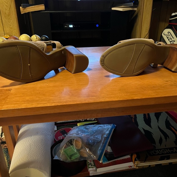 New Franco Sarto Harlet suede toeless heel sandals - Picture 3 of 5